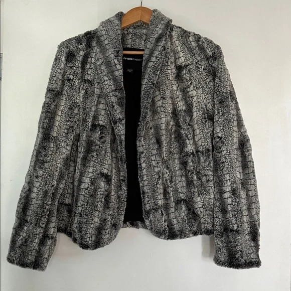 Fifteen Twenty Plush Faux Fur Snake Print Crop Grey Black Coat medium - Picture 4 of 6